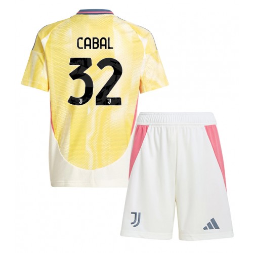 Dětský fotbalový dres Juventus Juan Cabal #32 2024-25 Venkovní Krátký Rukáv (+ trenýrky)